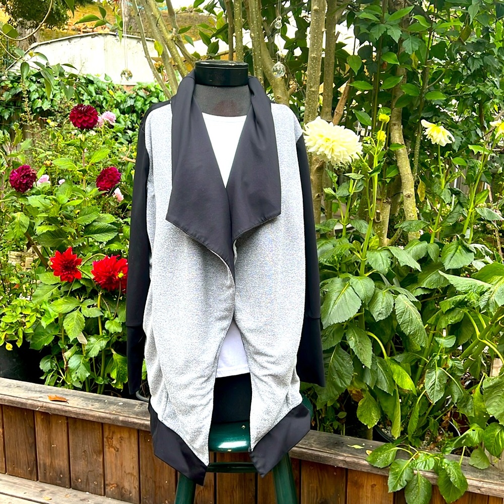 MPG cardigan/blazer Grey &Black  side pockets Size XL